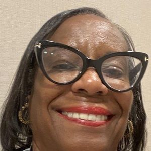 Meet your Posher, Denise